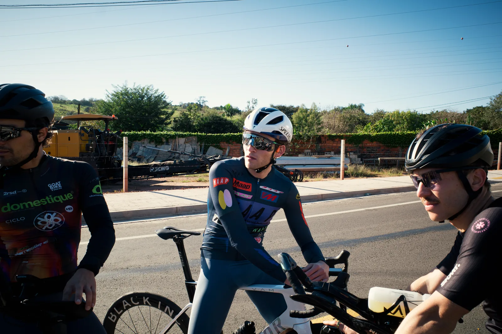 Pelotão na Estrada dos Romeiros